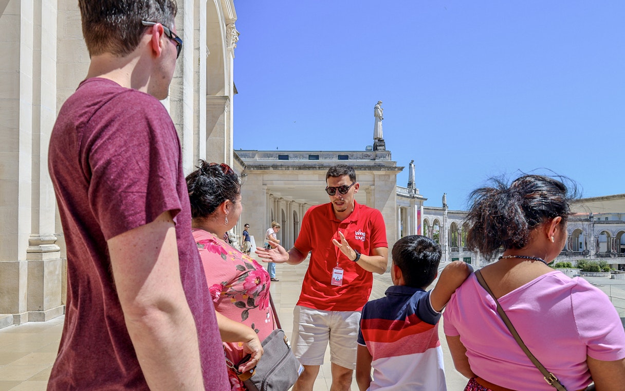 Tour guide explaining the history of Fátima to visitors during a full-day tour from Porto.