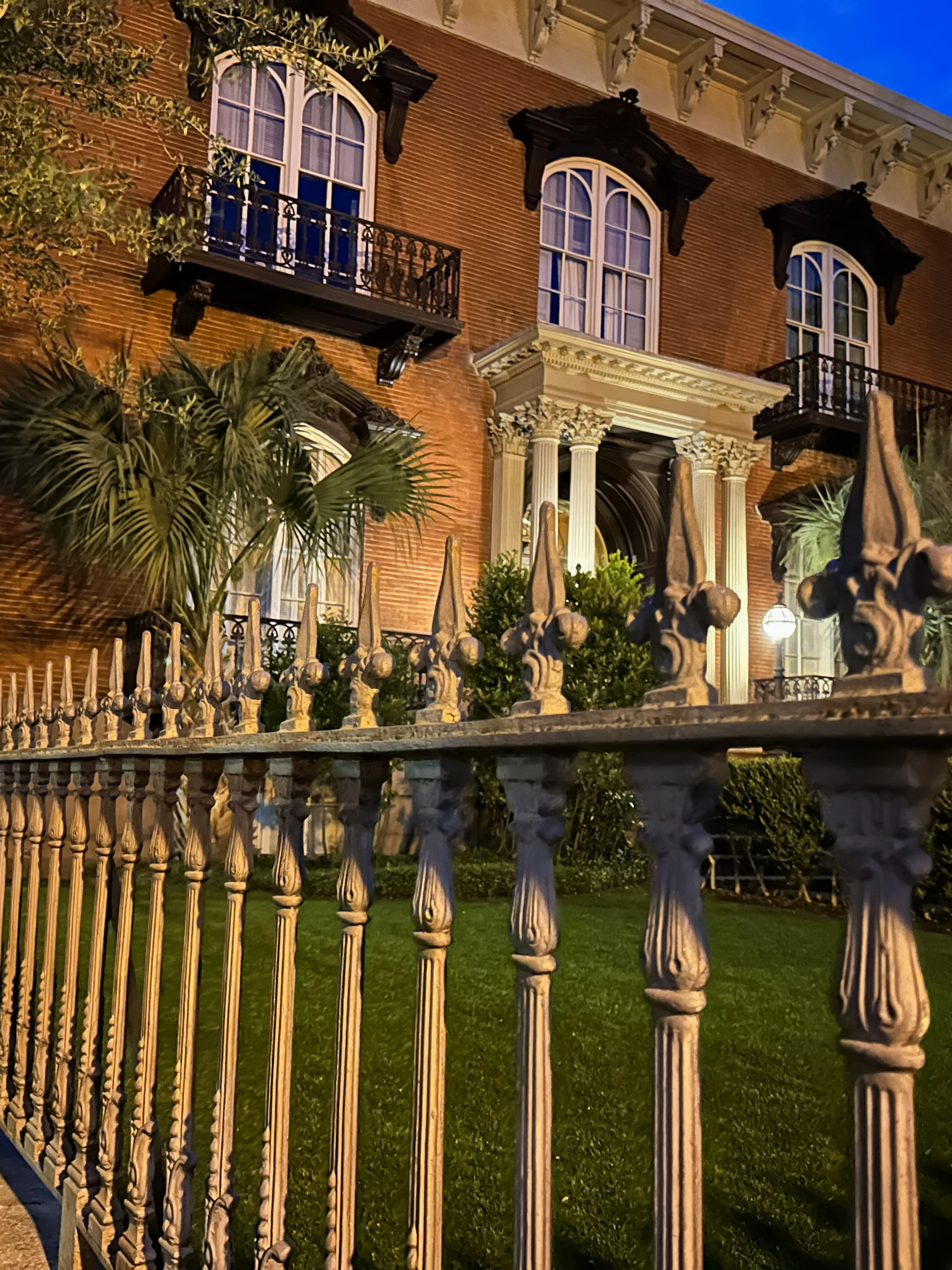 savannah historic district small-group ghost walking tour-1