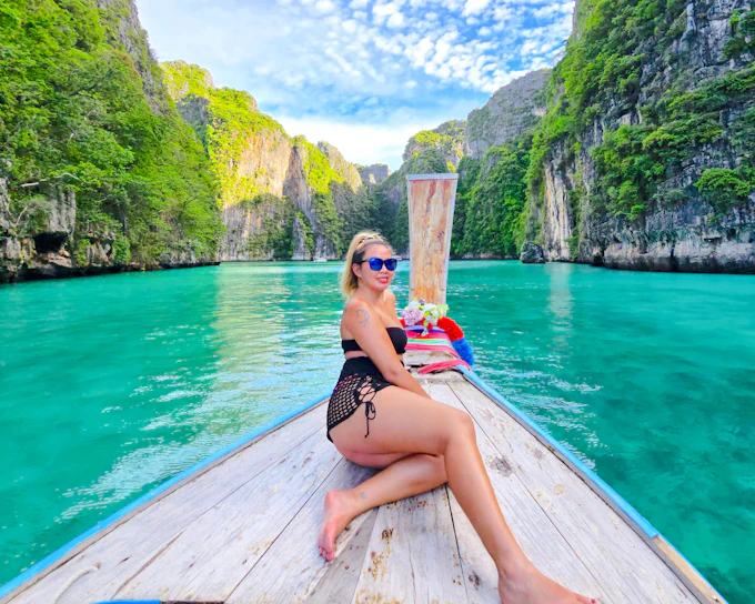 From Phuket: Phi Phi Islands Day Trip with Private Longtail Boat Tour