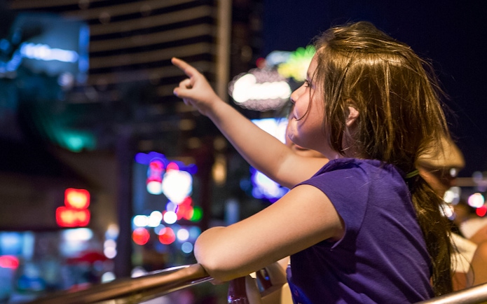 Little girl pointing at lights during Dublin night tour.