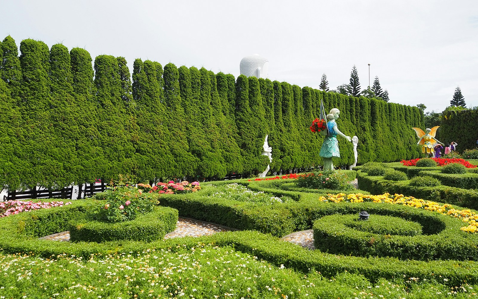 Pathways to the flower garden at Ba Nah Hills