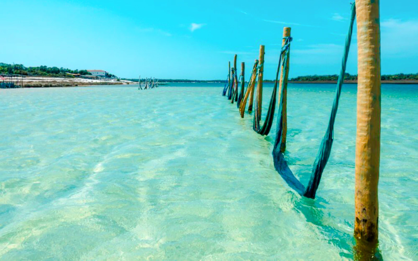 Jericoacoara National Park Guided Tour with Pickup: Pedra Furada and Lagoa do Paraíso Water Hammocks (Product 55761)