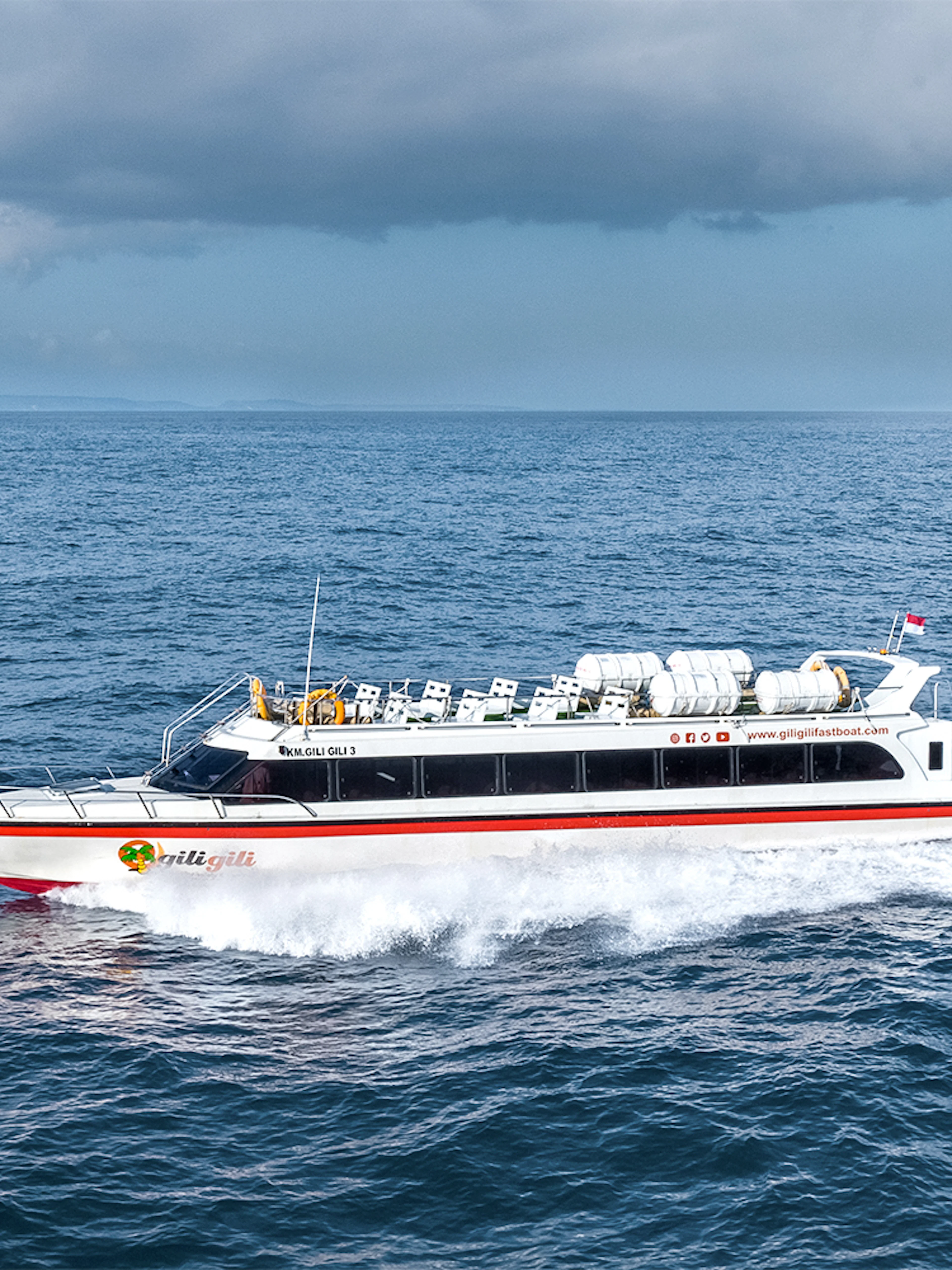 Fast boat traveling between Bali, Nusa Penida, Gili Islands, and Lombok.