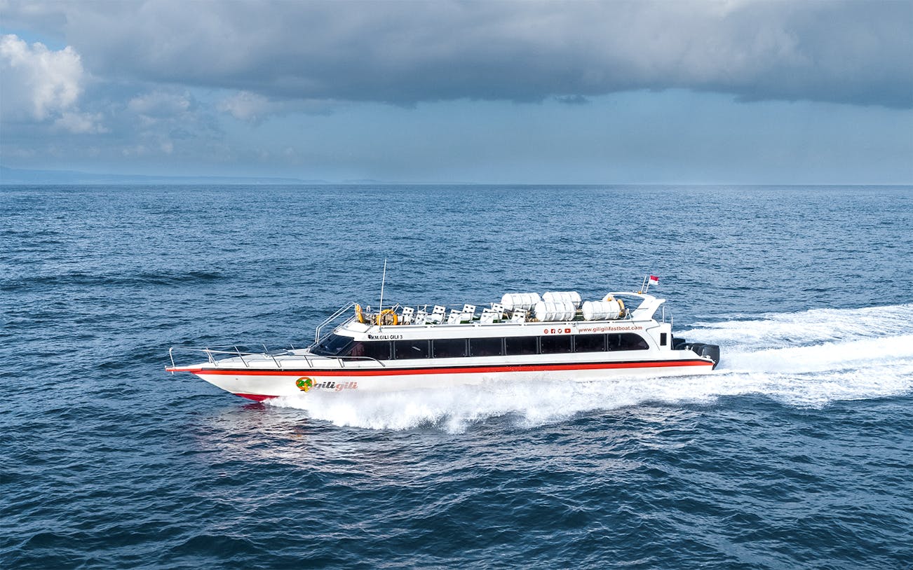 Fast boat traveling between Bali, Nusa Penida, Gili Islands, and Lombok.