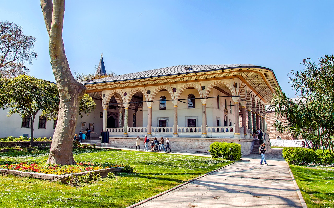 In un'unica combo: Biglietti Salta la Fila per il Palazzo Topkapi e l'Harem + Crociera con cena di 4 portate sul Bosforo — 9