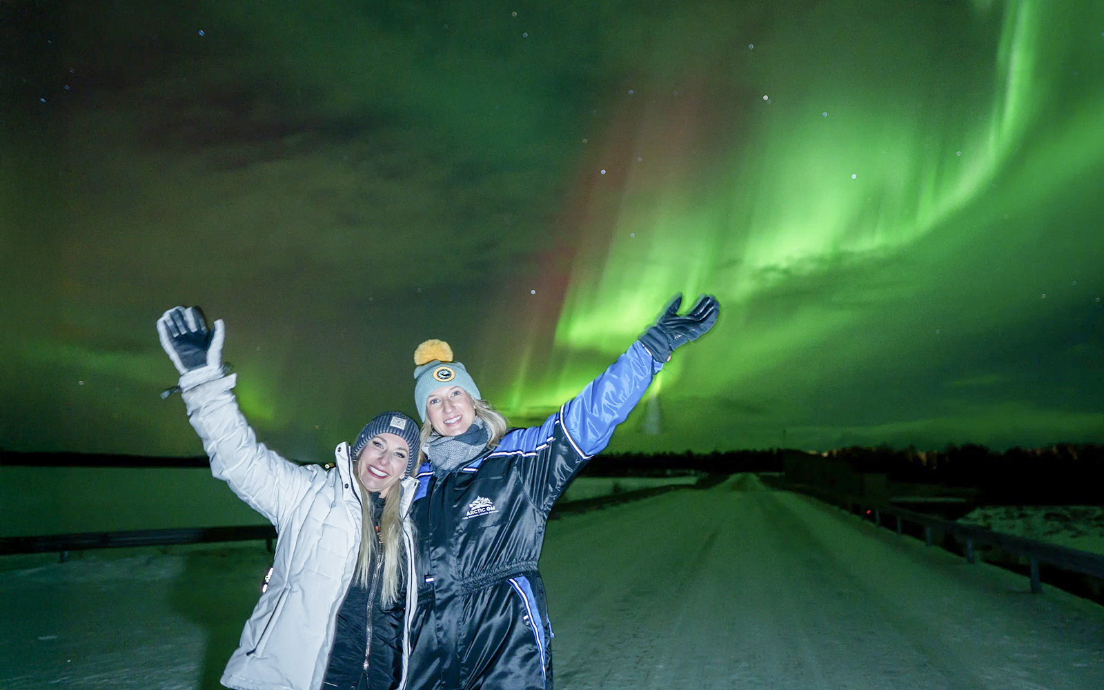 Guests enjoying Northern Lights on tour with unlimited mileage and photography.