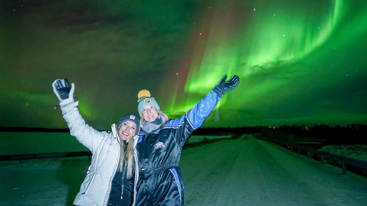 Guests enjoying Northern Lights on tour with unlimited mileage and photography.