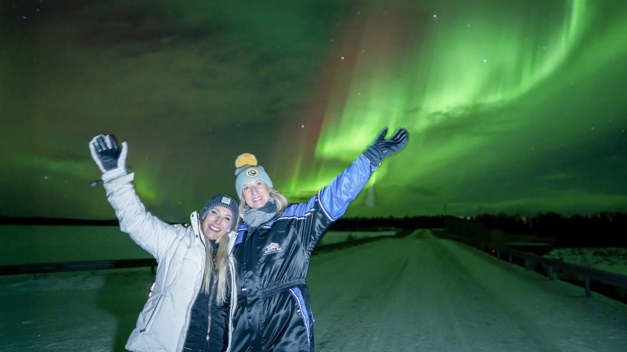 Guests enjoying Northern Lights on tour with unlimited mileage and photography.