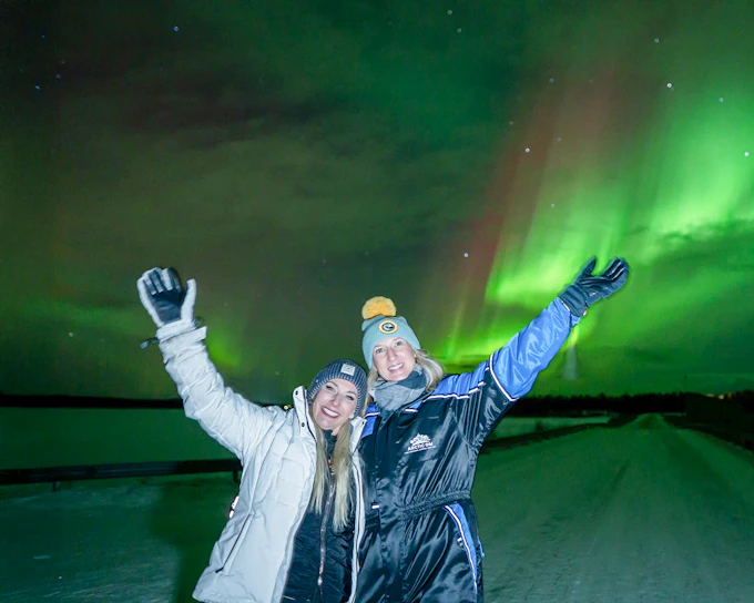 Rovaniemi: Small-Group Northern Lights Tour with Guaranteed Sightings (Max 8 Guests)