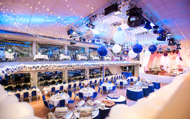 Festive dining setup on a cruise ship for an afternoon advent cruise in Cologne.