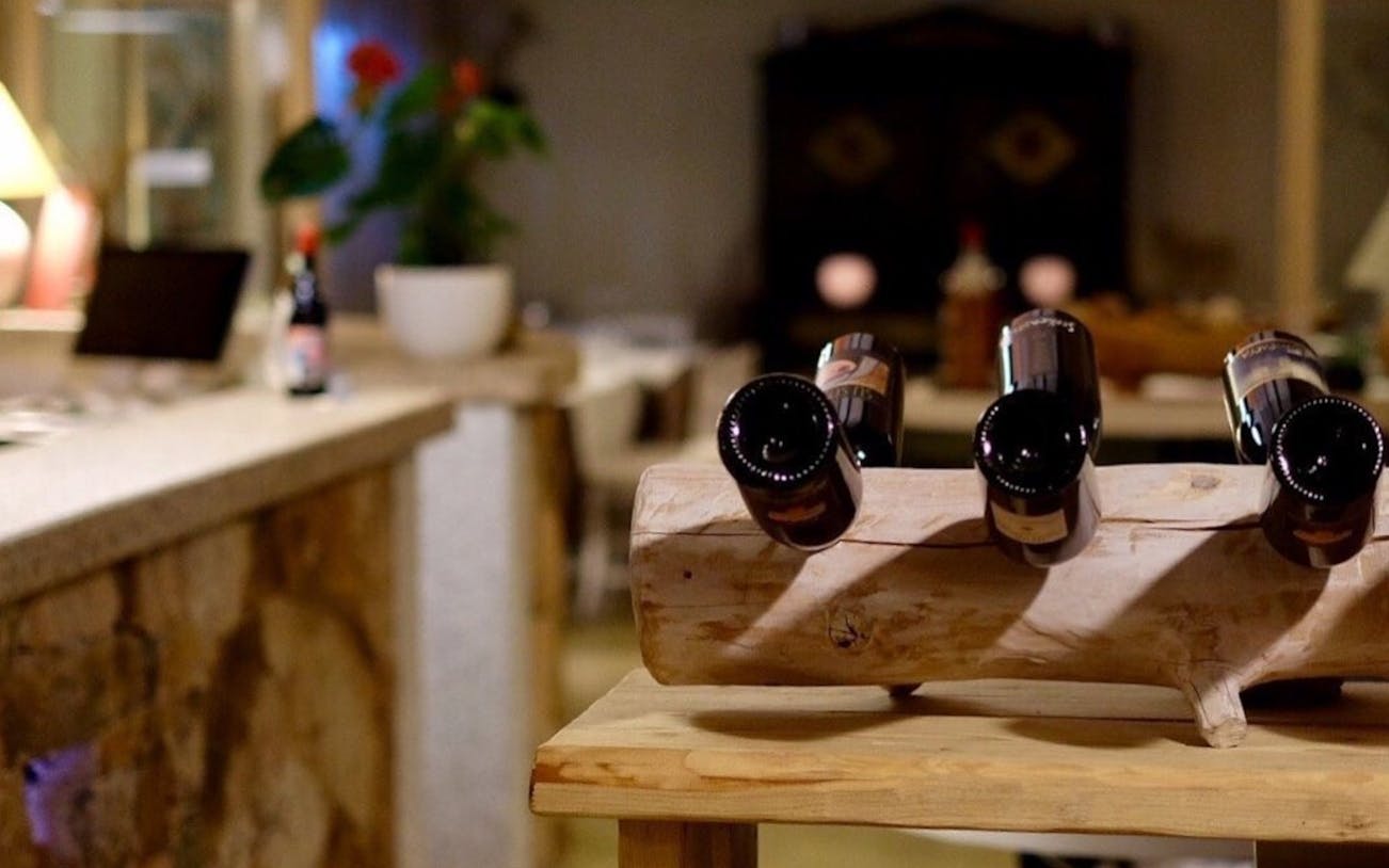 visita guiada a la bodega olbia gallura con degustación de 3 vinos locales y aperitivos sardos-4