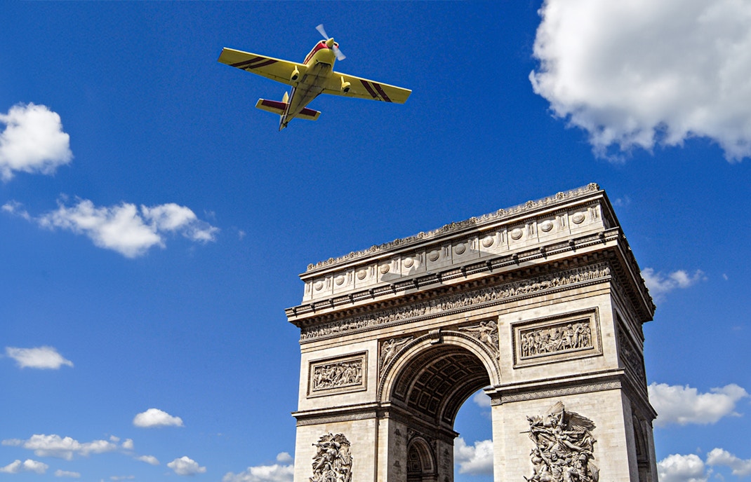 arco do triunfo avião