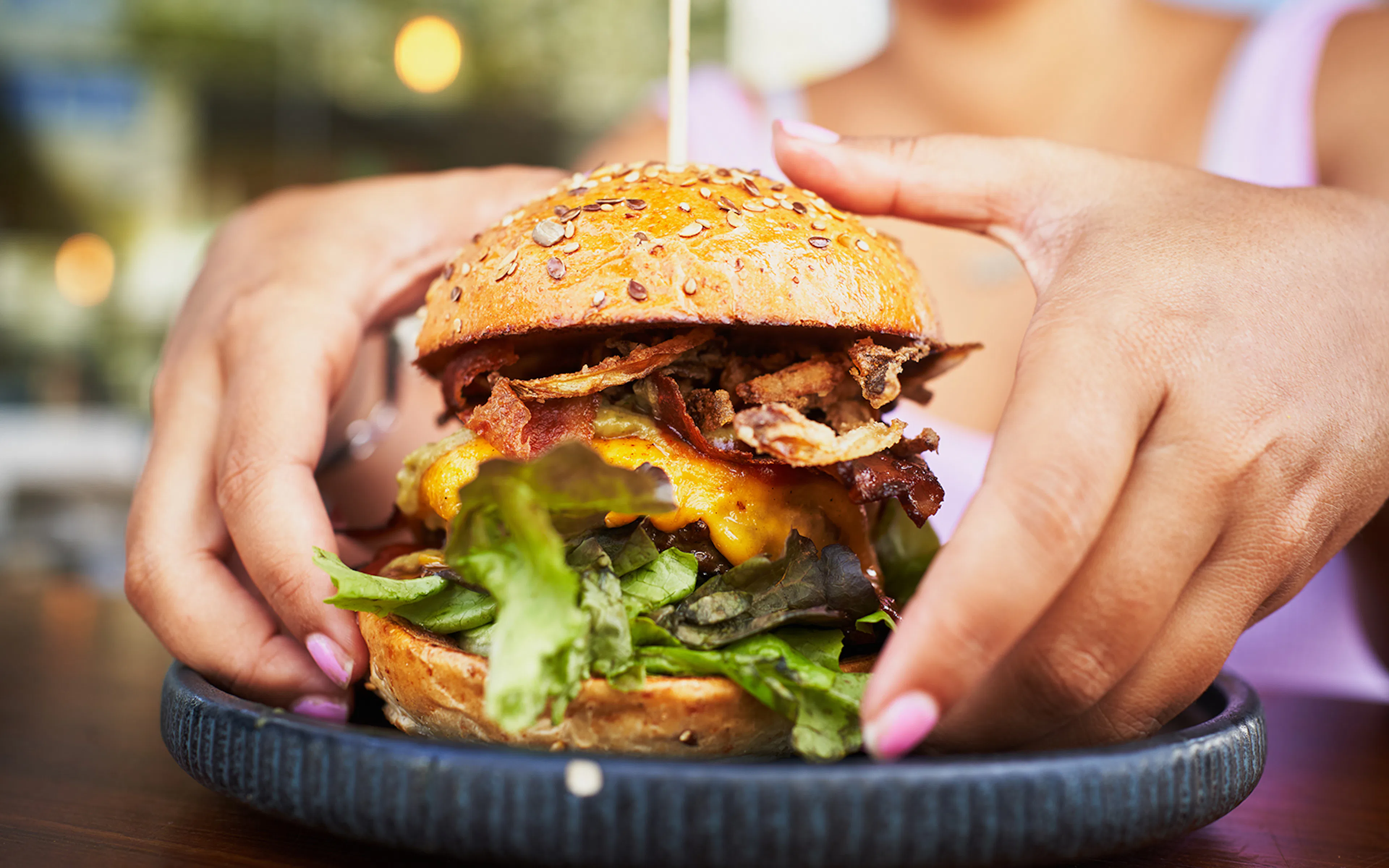 hamburgers at bar de la placa near montserrat monastery