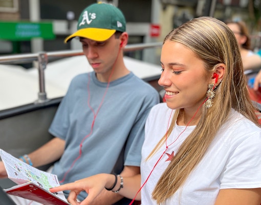 Bus City Sightseeing Madrid avec livret d'information et audioguides multilingues.