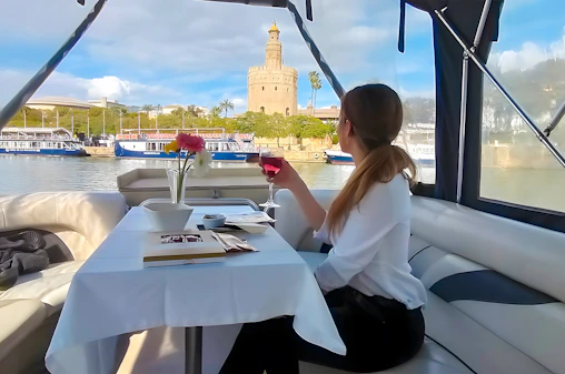 Tapas ve İçeceklerle Sevilla Guadalquivir Nehir Gezisi