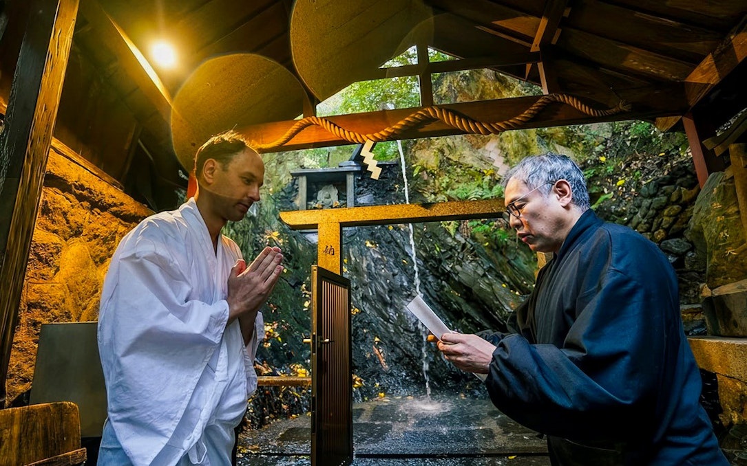 de verborgen waterval van fushimi inari in kyoto: beleef het heilige takigyo-ritueel-1