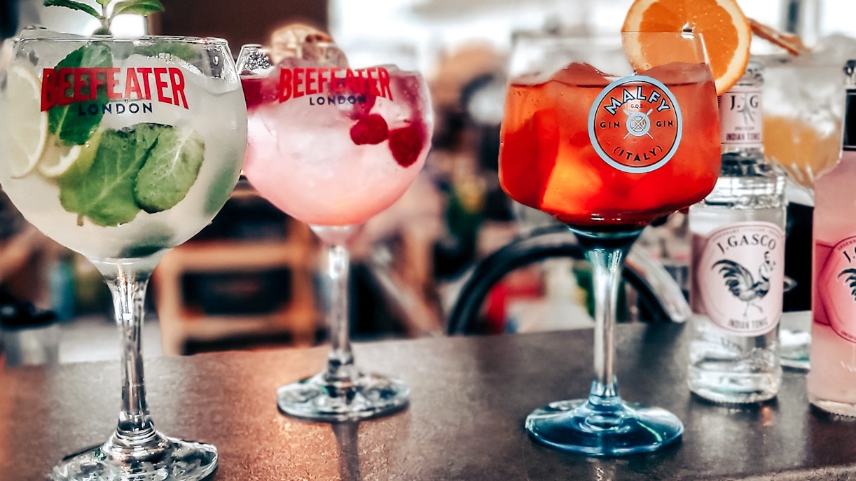 Sunset Cocktail Party Cruise on Danube