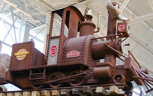 Moose Mountain Adventure Golf train display at Mall of America.