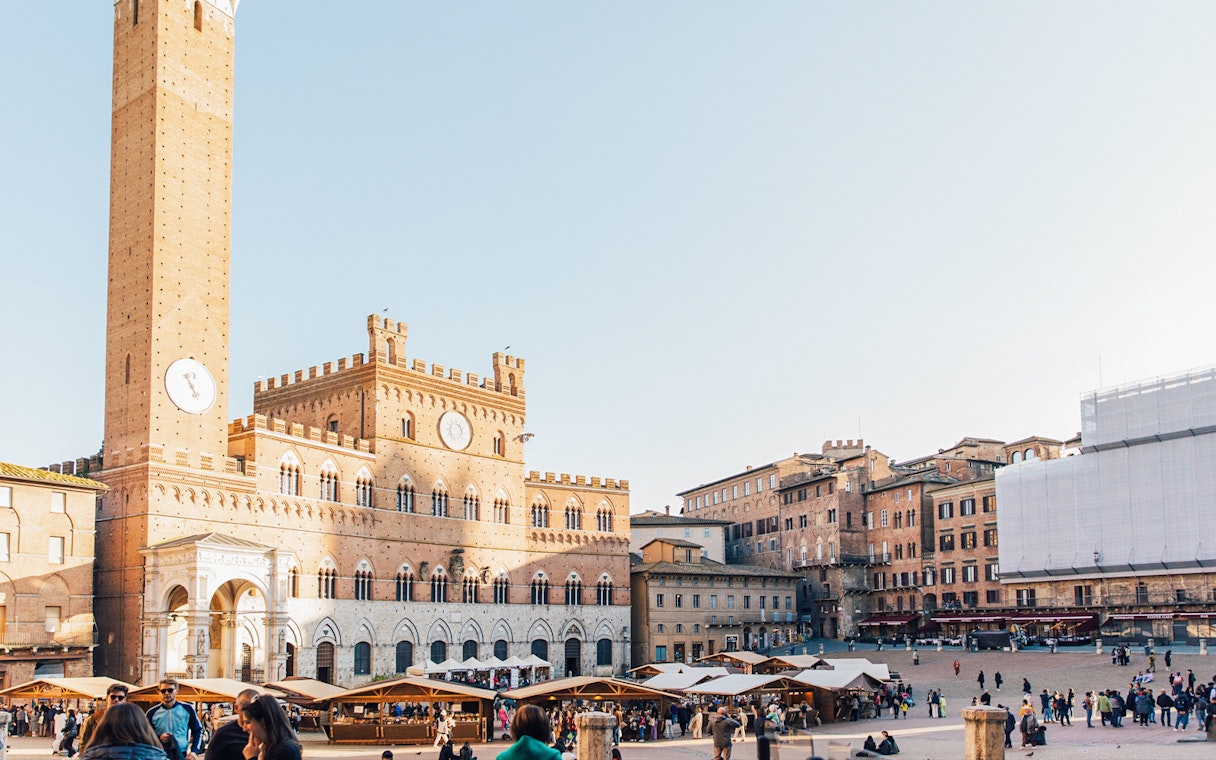 Piazza del Campo in Siena with Torre del Mangia, Tuscany.