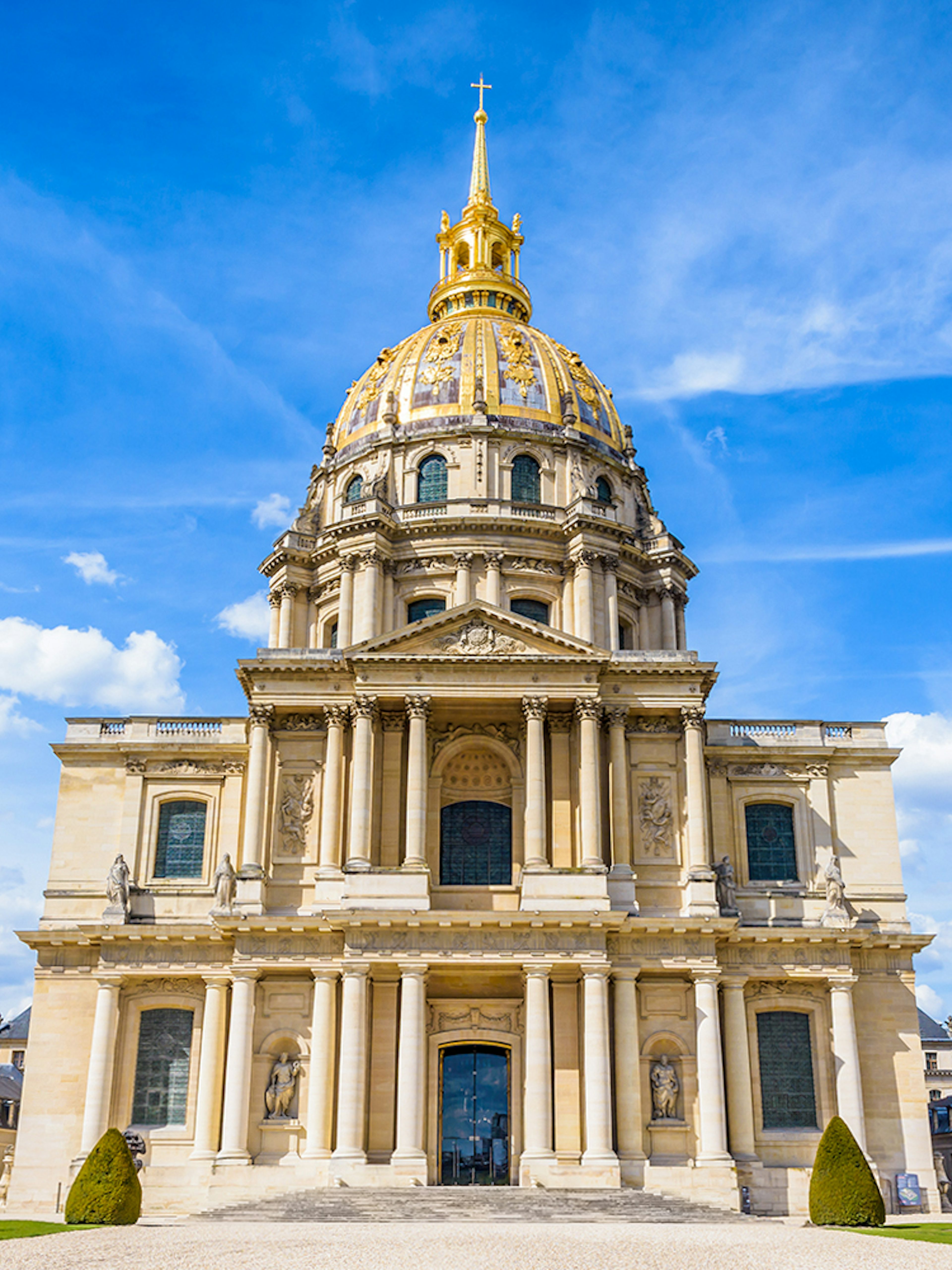 Dome des Invalides in Paris with golden dome and historic architecture.
