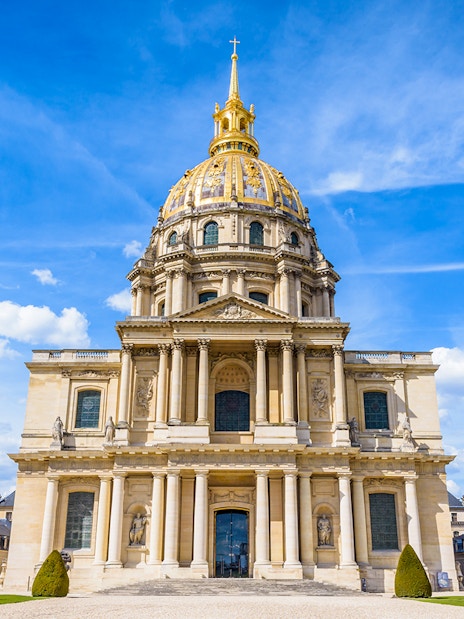 Dome des Invalides in Paris with golden dome and historic architecture.