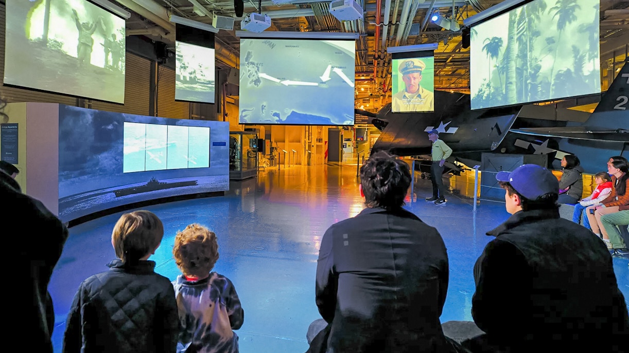 intrepid museum hours