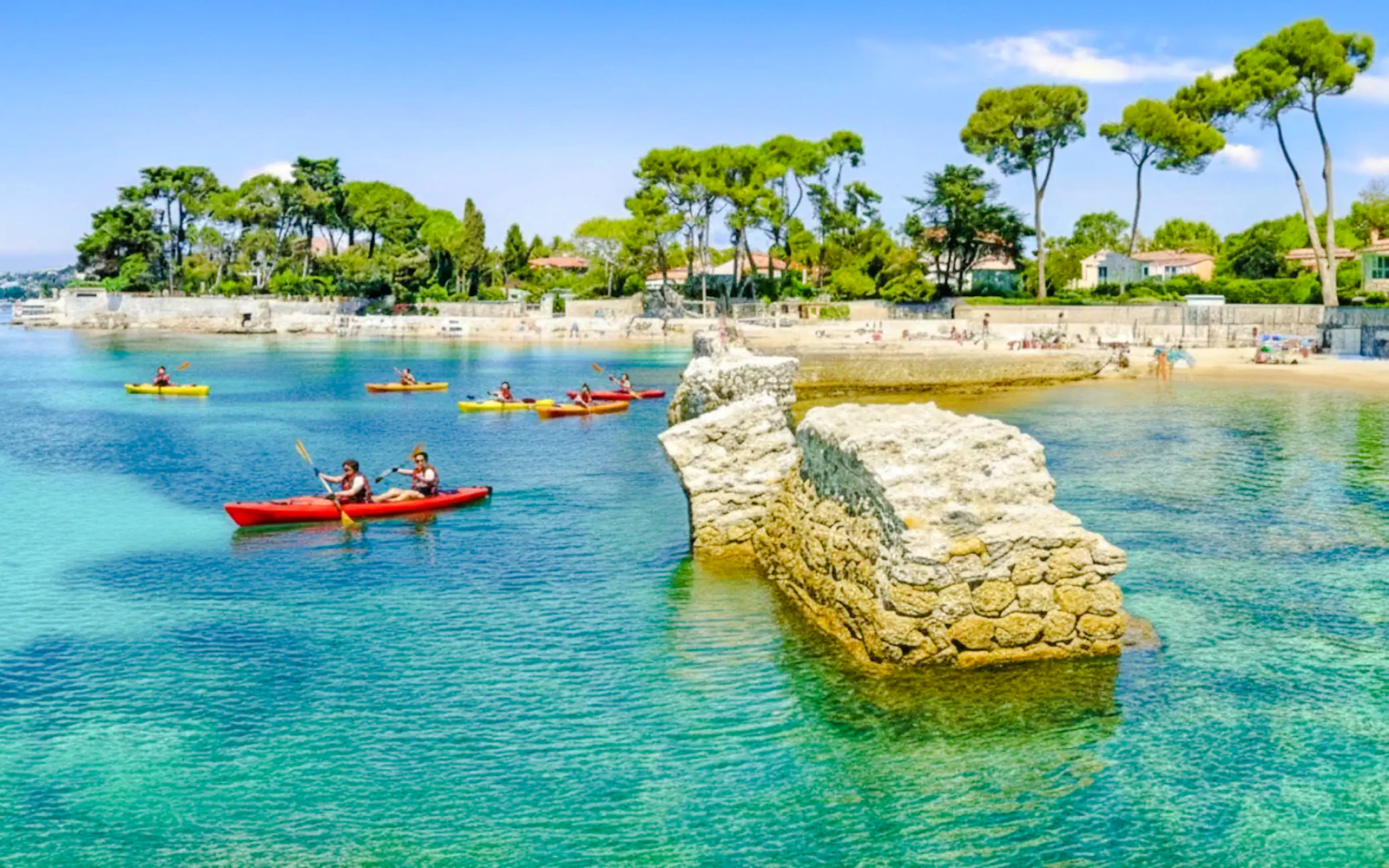 Cap d'Antibes and Billionaires' Bay Guided Kayak and Snorkeling Tour with Picnic or Aperitif