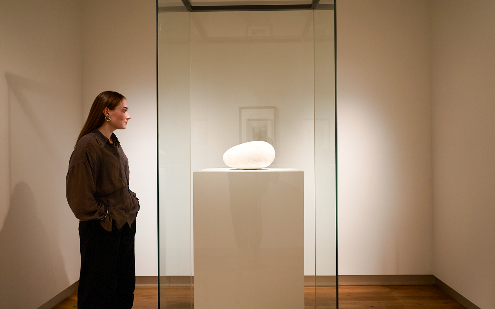 Exhibit of a white sculpture inside the H’ART Museum display case.