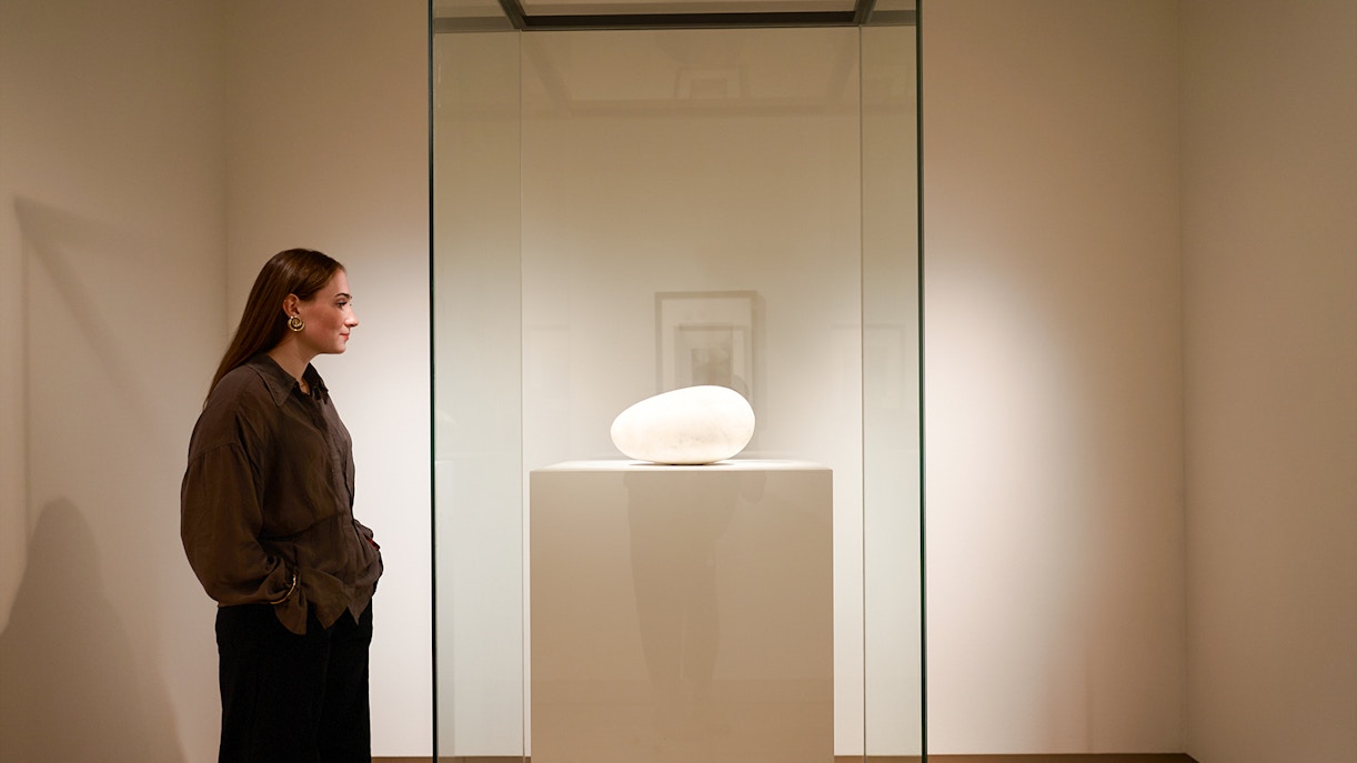 Exhibit of a white sculpture inside the H’ART Museum display case.