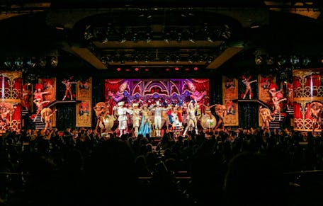 moulin rouge dinner show in paris-4