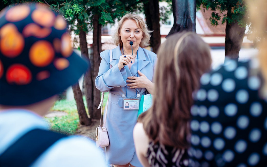 Tour guide speaking to a group during a semi-private guided tour in Paris.