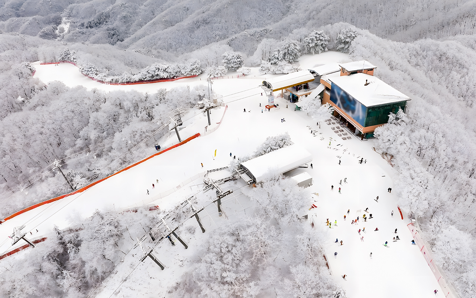 Aerial view of Vivaldi Park Snowy Land with skiers and snow-covered trees.