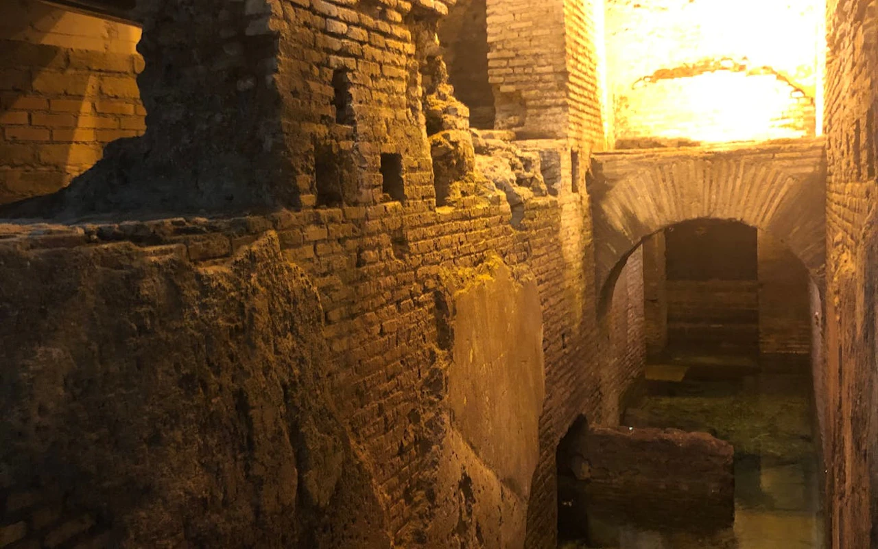 Geführte Tour durch die Gänge des Untergrunds des Stadtteils Trevi — 6