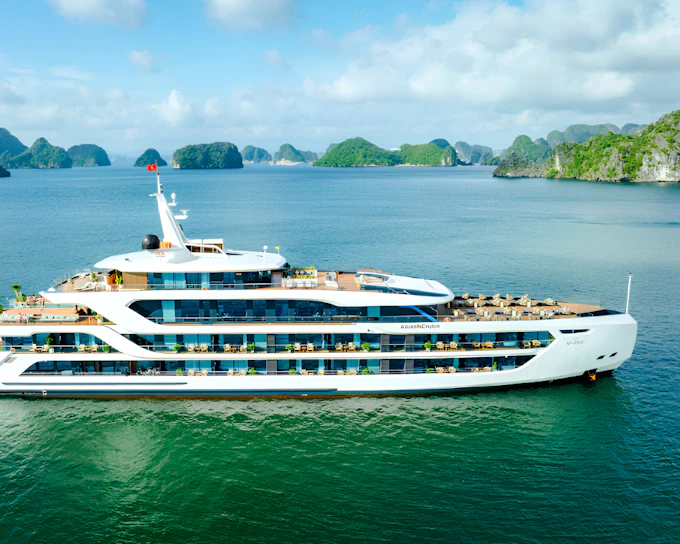 Ha Long & Lan Ha Bay 6-Star Luxury Overnight Cruise with Dark & Bright Cave