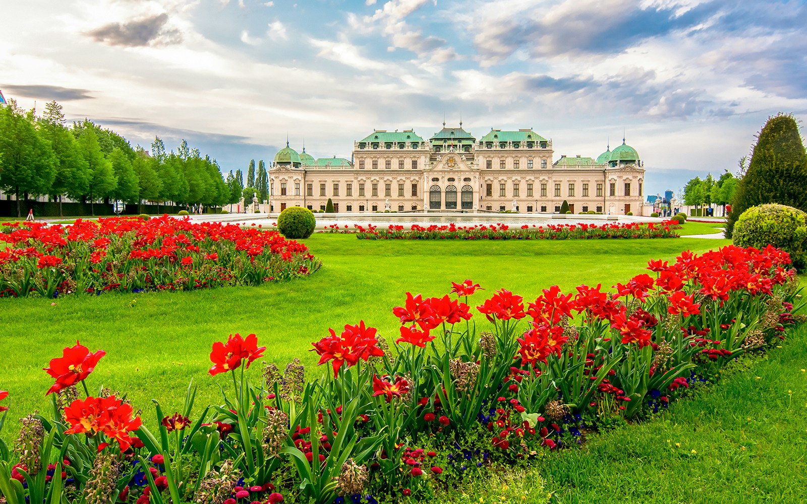 Belvedere Palace gardens with manicured lawns and ornate fountains in Vienna, Austria.