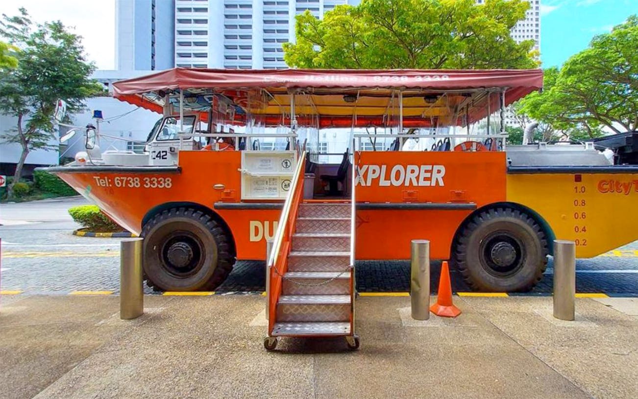 Amphibious vehicle for Singapore Sunset Cruise By The Bay.
