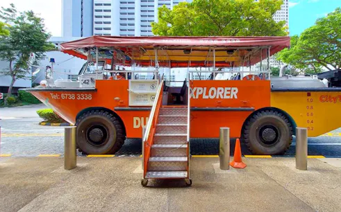 Amphibious vehicle for Singapore Sunset Cruise By The Bay.