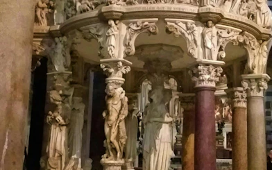 Pisa Cathedral pulpit with intricate sculptures, part of Pisa Romantic Walk tour.