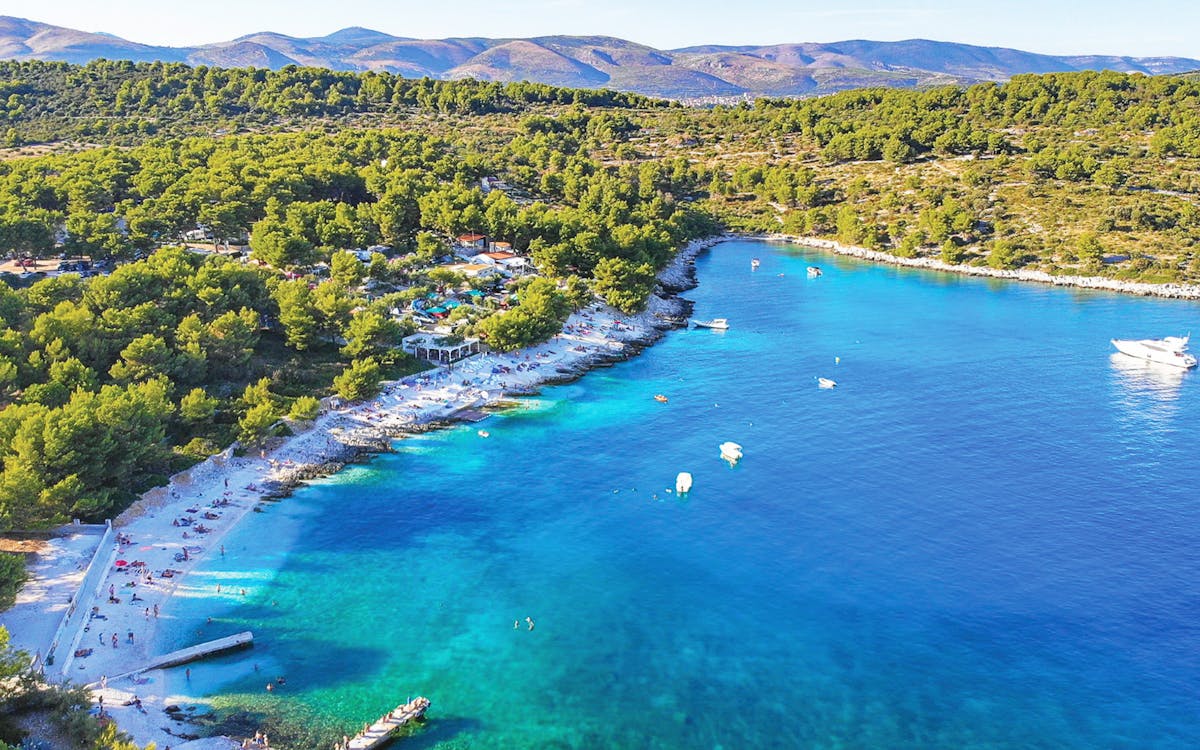 split: tour em 3 ilhas - destaques: lagoa azul, baía de duga e trogir-7 split: tour em 3 ilhas - destaques: lagoa azul, baía de duga e trogir-7