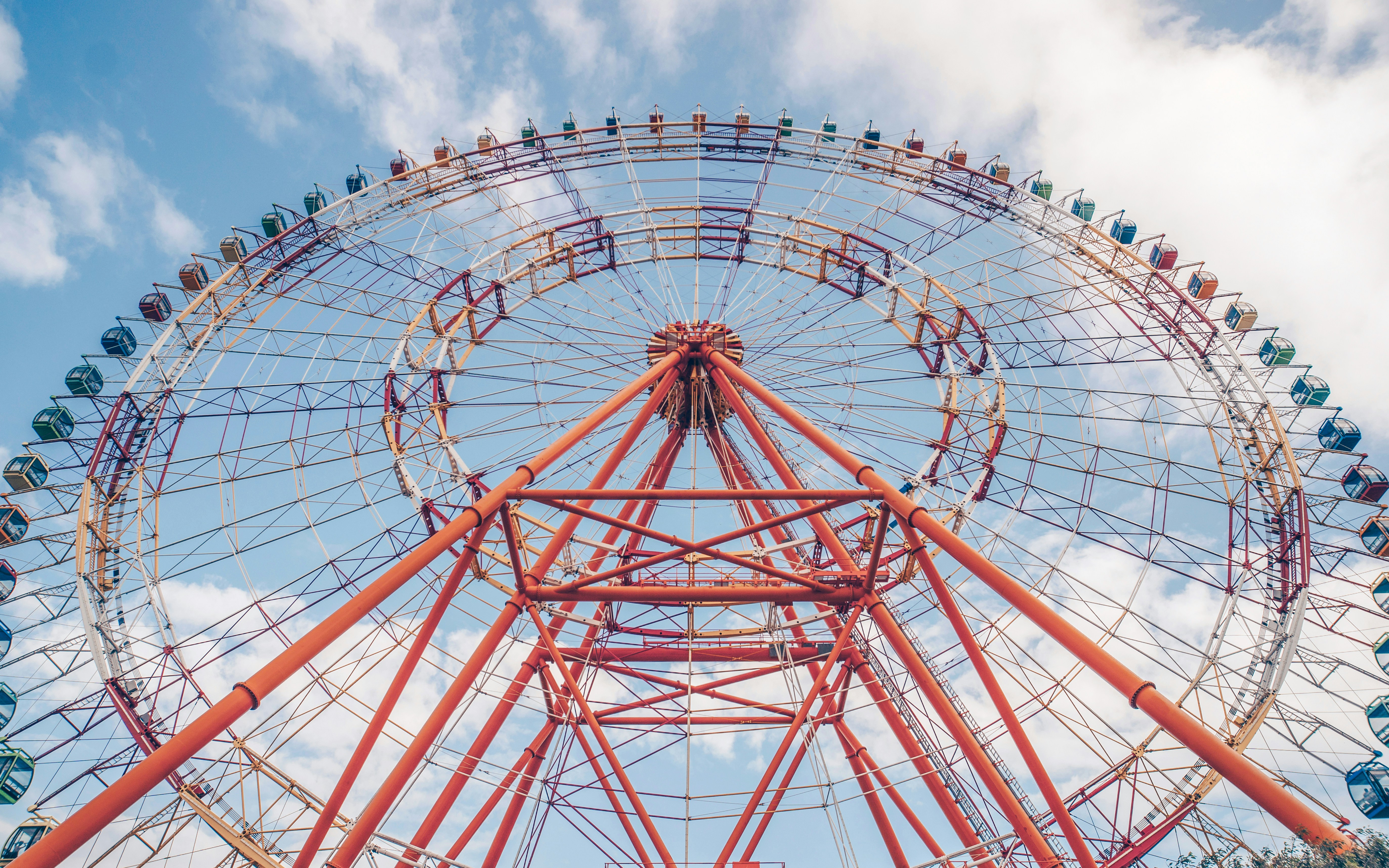 Ferris wheel at Vinpearl VinWonders, Nha Trang against a blue sky.