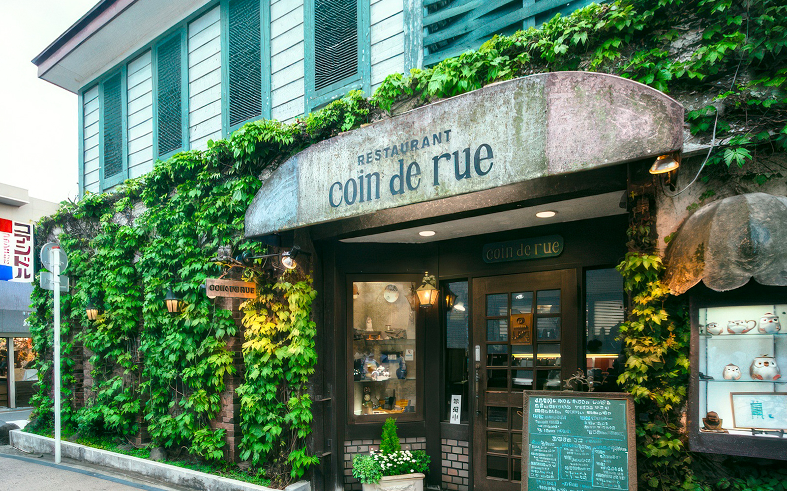 Restaurant facade with ivy-covered walls in Kamakura on 1-Day Guided Tour.