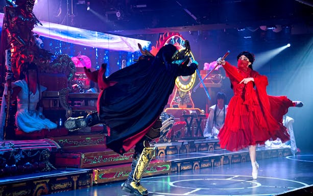 Samurai performance in Kabukicho, Shinjuku, Tokyo with actors in vibrant costumes.