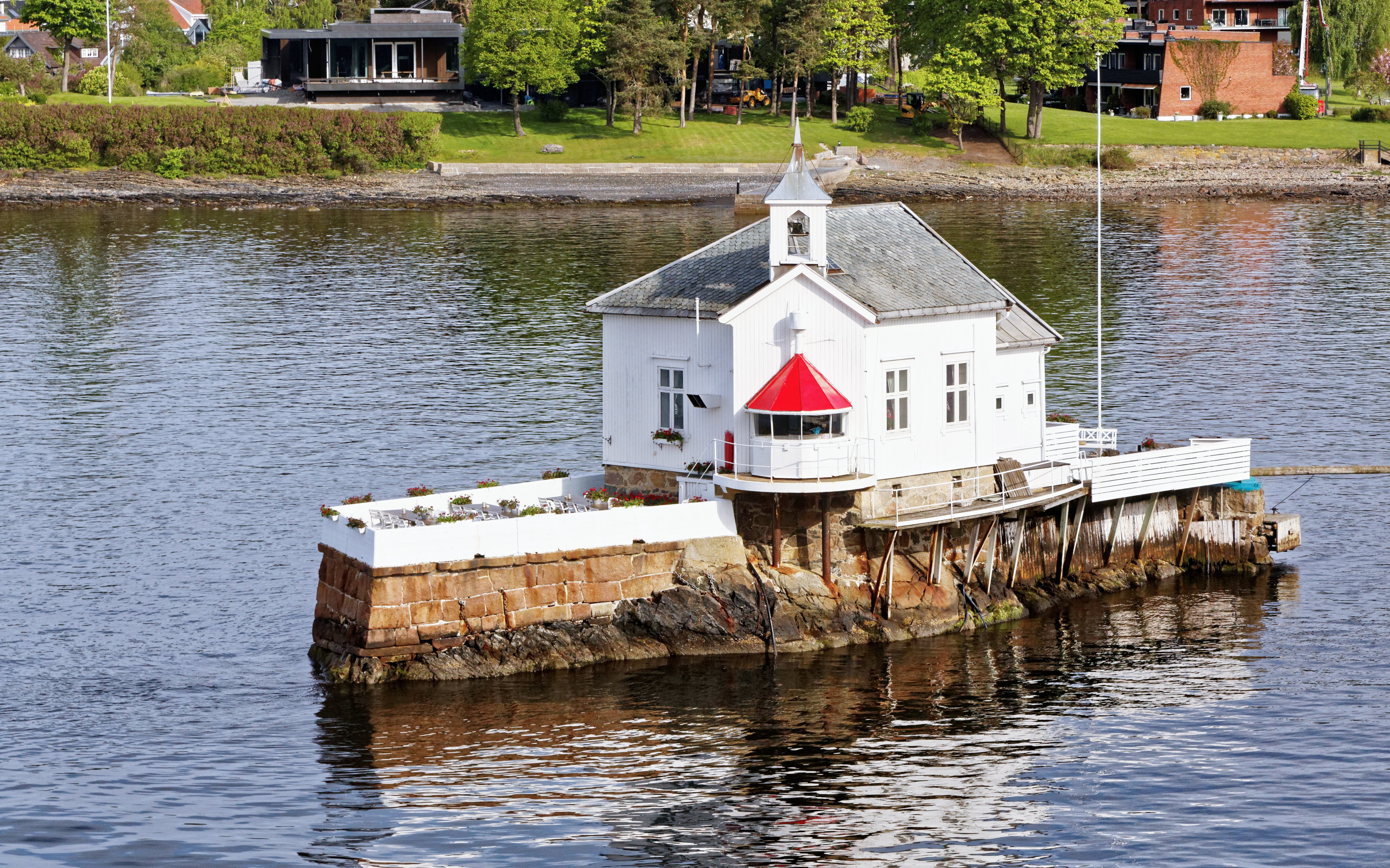 Dyna Lighthouse