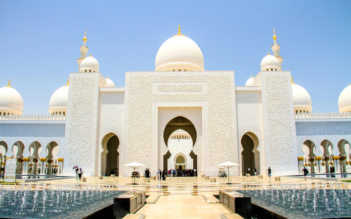 Abu Dhabi City Tour with Sheikh Zayed Grand Mosque