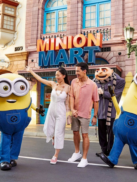 Family enjoying time with Minions at Universal Studios Singapore.