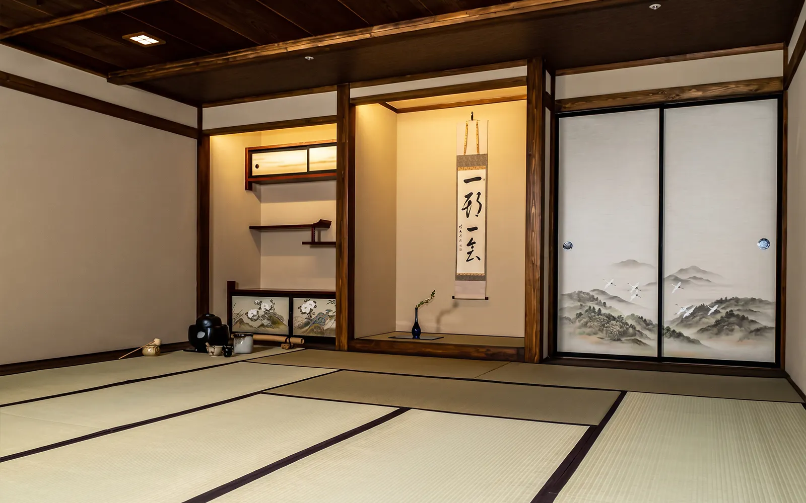 Traditional tatami room setup for tea ceremony in Shinjuku, featuring calligraphy and sliding doors.