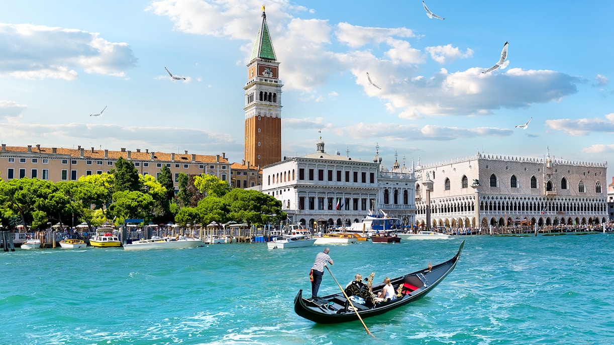 Venice gondola ride timings