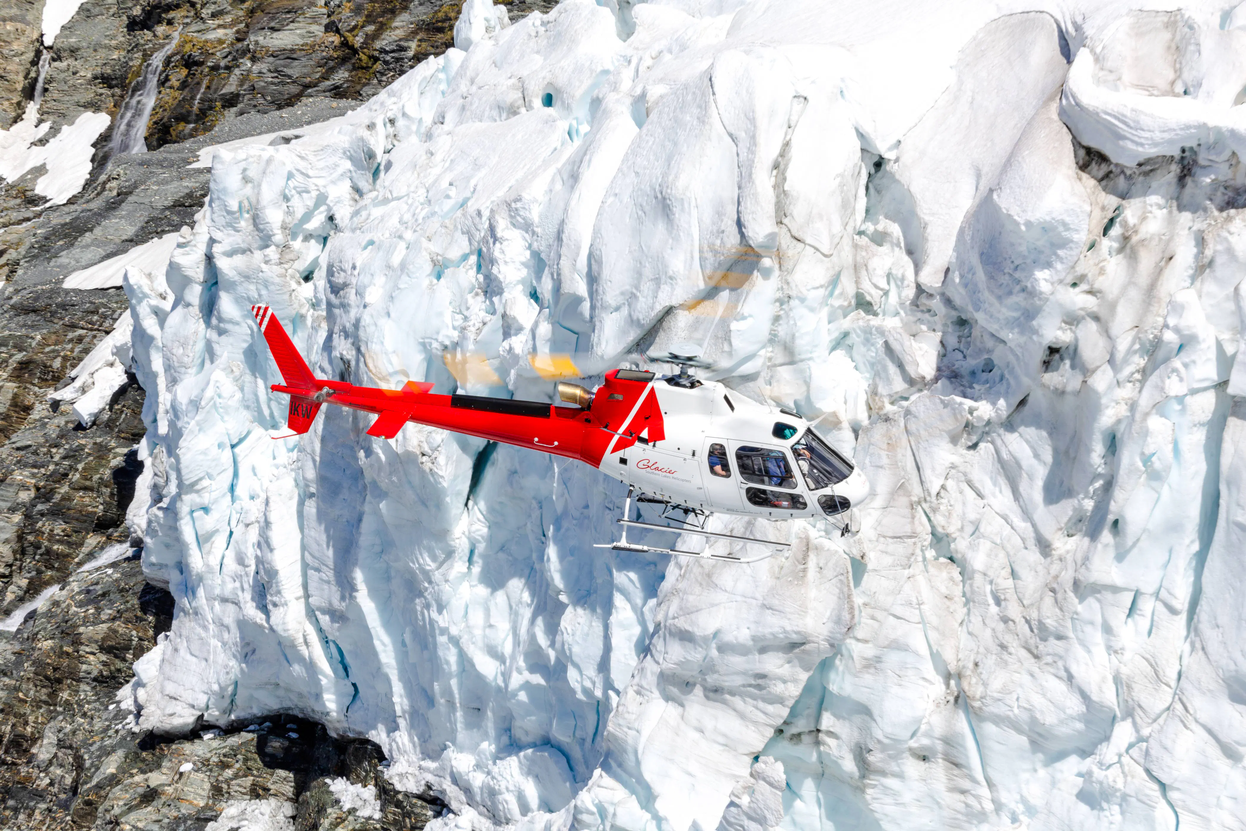 Queenstown Helicopter Flight to Mount Aspiring National Park & Earnslaw Burn with Glacier Landing