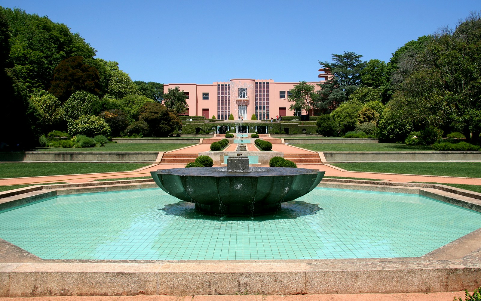 Vue de la ville de Porto avec le pont Dom Luís I sur le fleuve Douro lors du tour Hop-On Hop-Off Porto