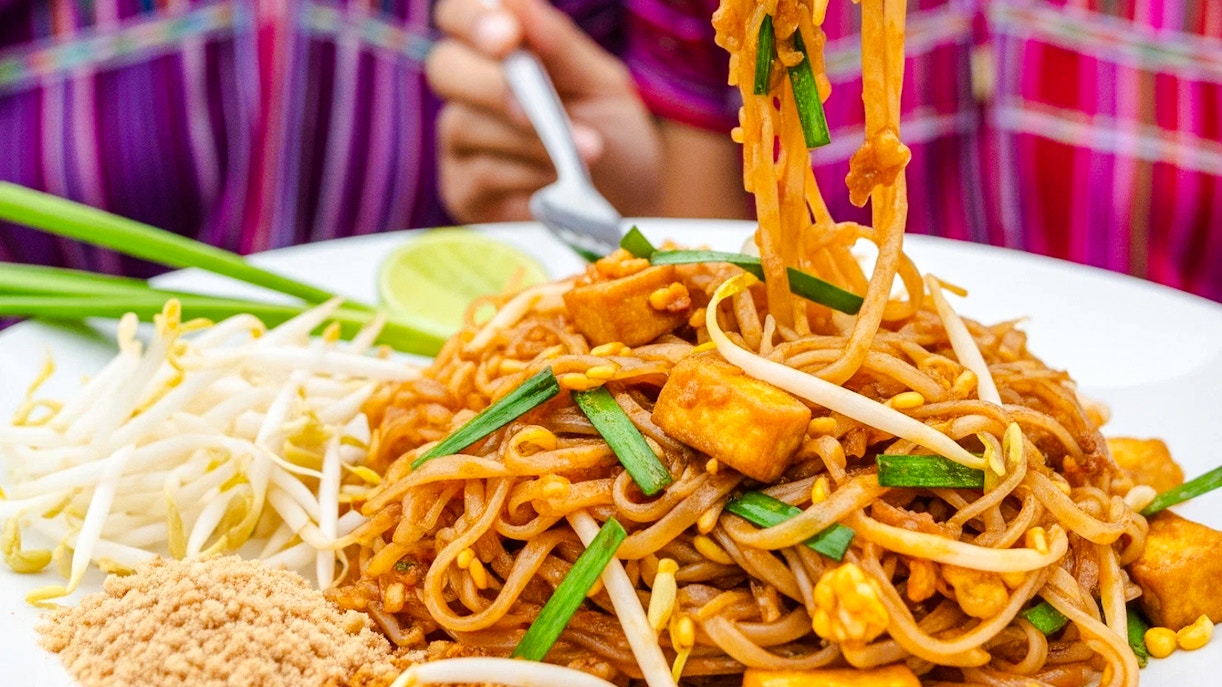Traditional Thai pad thai with tofu and bean sprouts on a plate.